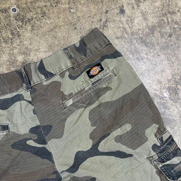 Dickies Mens Green Shorts - Picture 6 of 7